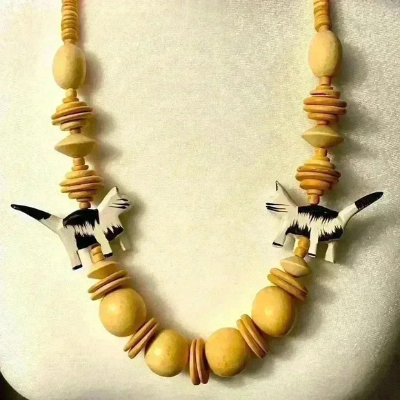 Kitschy cute *maybe 90s vintage* beaded cat statement necklace hand carved - Picture 3 of 11